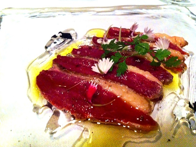 鴨肉の燻製あかしあの蜂蜜と竹炭塩 at リストランテ・ダ・フィオーレ